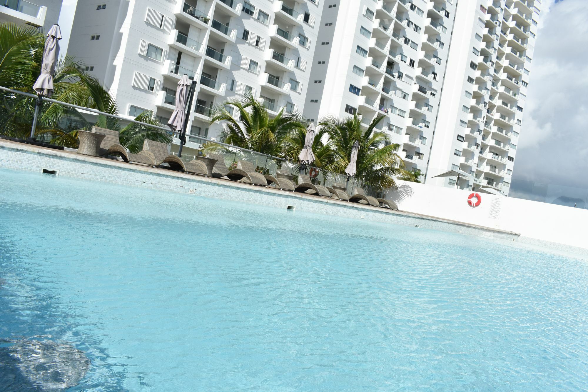 Aparthotel Barcelona Tower By Koox Luxury Collection Cancún Exterior foto